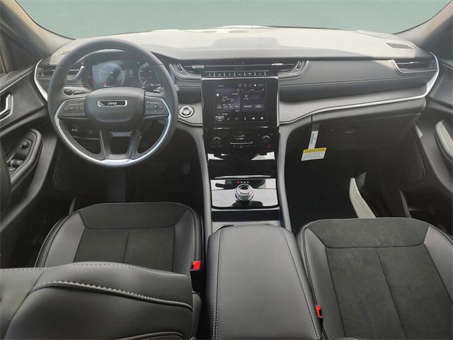 2025 Jeep Grand Cherokee Laredo Altitude photo 7