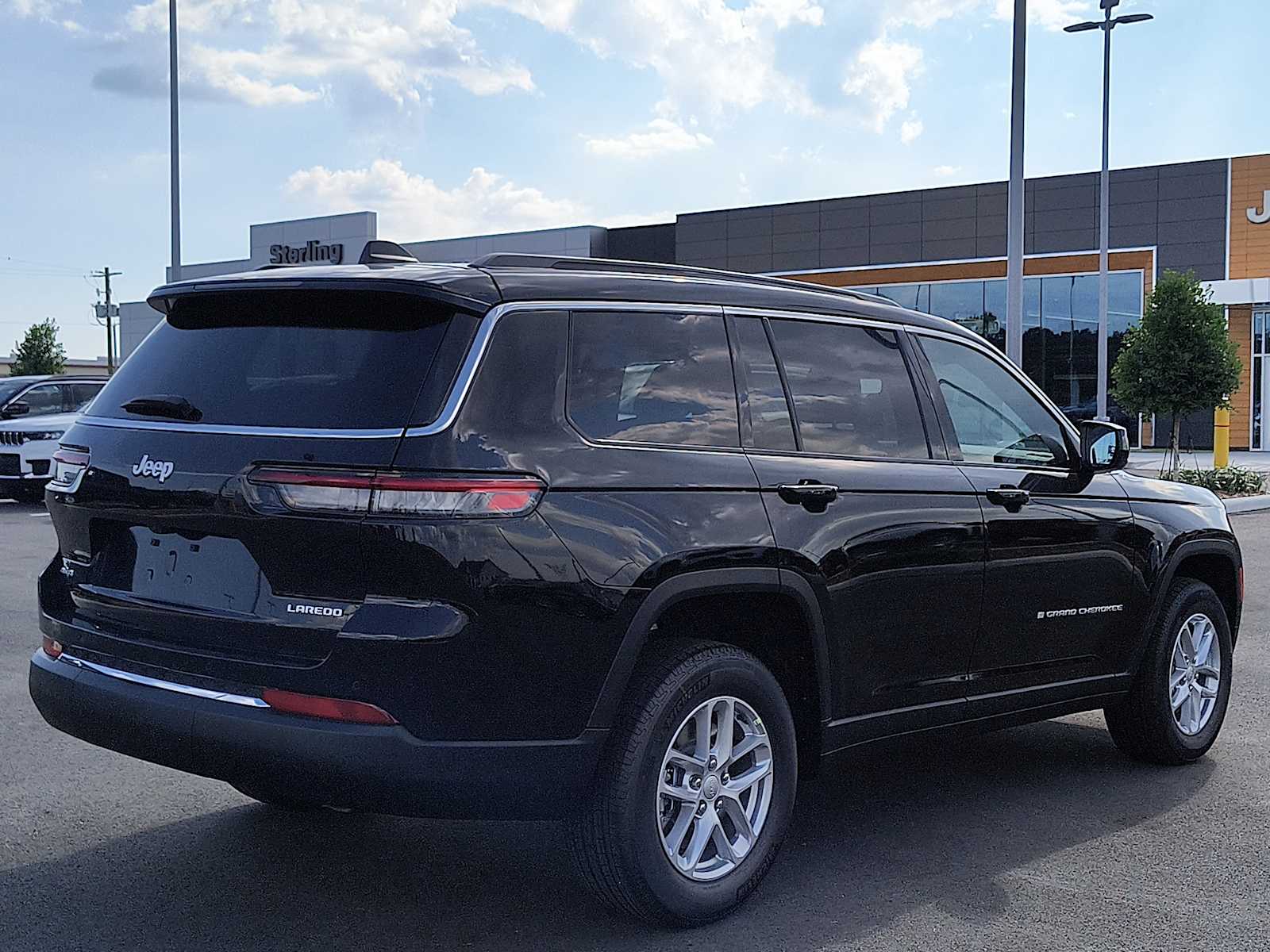 2025 Jeep Grand Cherokee Laredo X photo 5