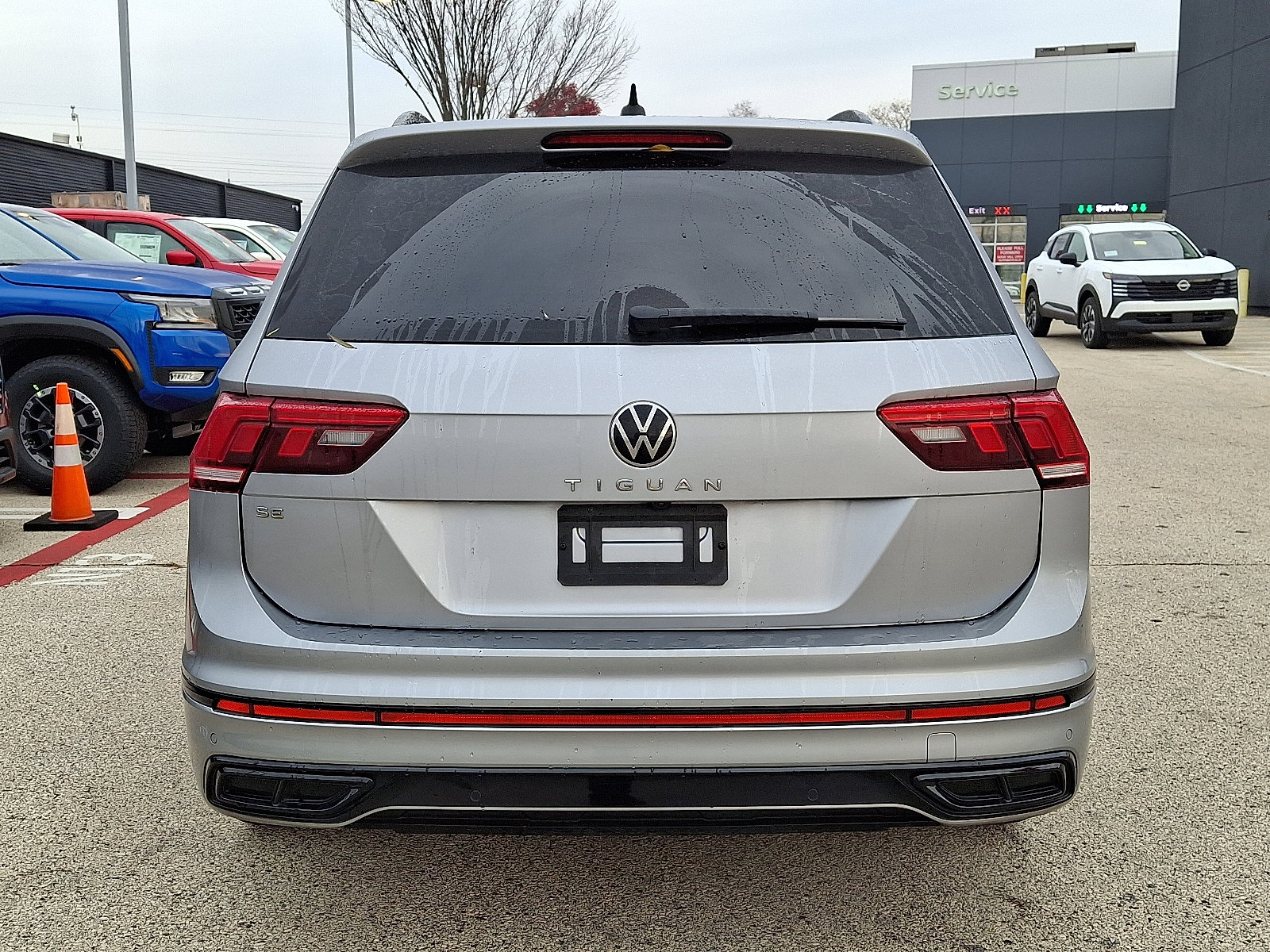 2023 Volkswagen Tiguan SE R-Line Black photo 4
