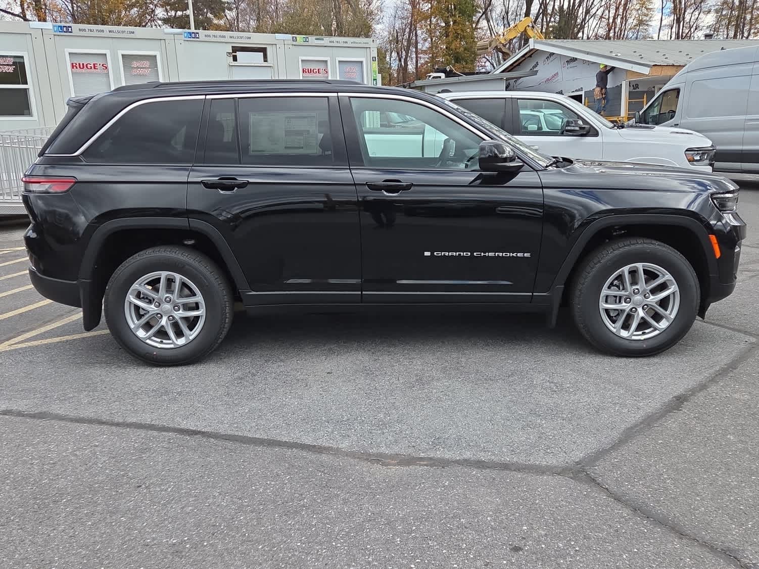 2025 Jeep Grand Cherokee Laredo X photo 3