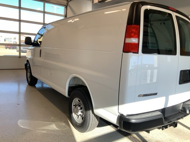 2025 Chevrolet Express Cargo 3500 photo 4