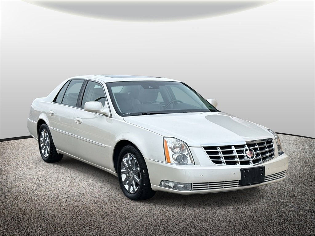 2011 Cadillac DTS Premium Collection's photo