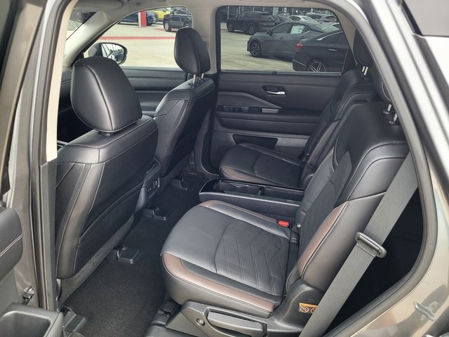 2024 Nissan Pathfinder Platinum photo 15