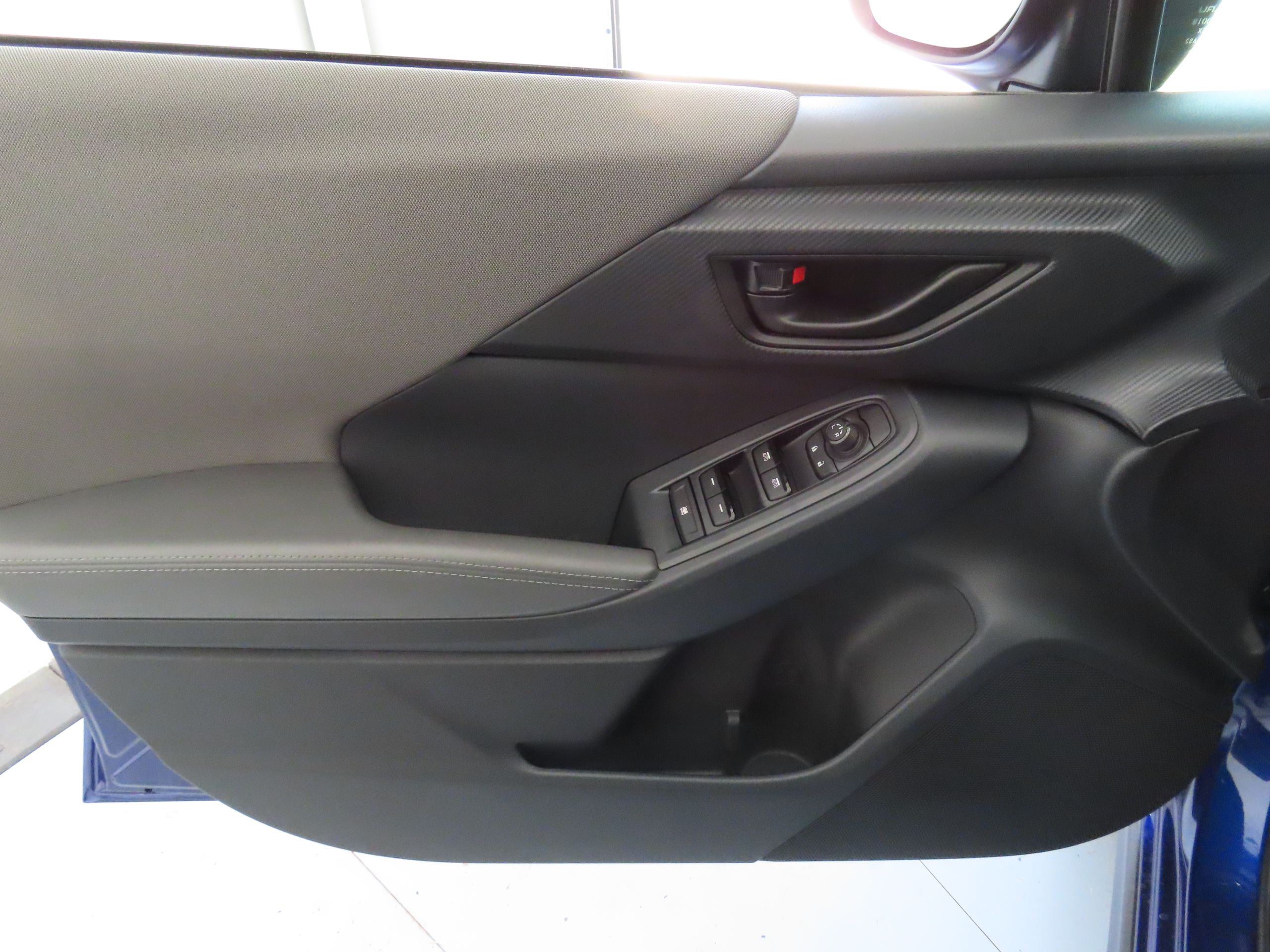 2025 Subaru Crosstrek Premium photo 9