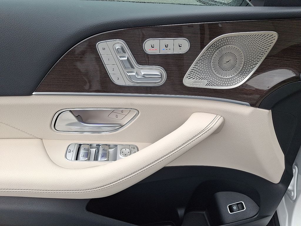 2026 Mercedes Benz GLS 450 4MATIC photo 7