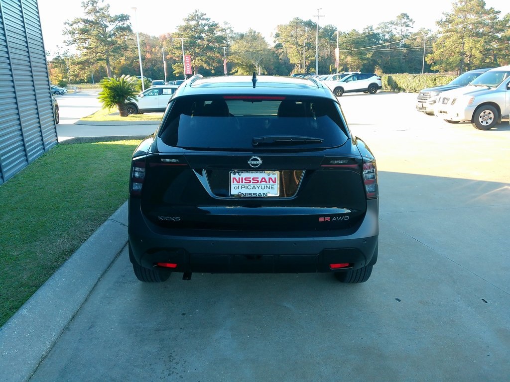 2025 Nissan Kicks SR photo 4