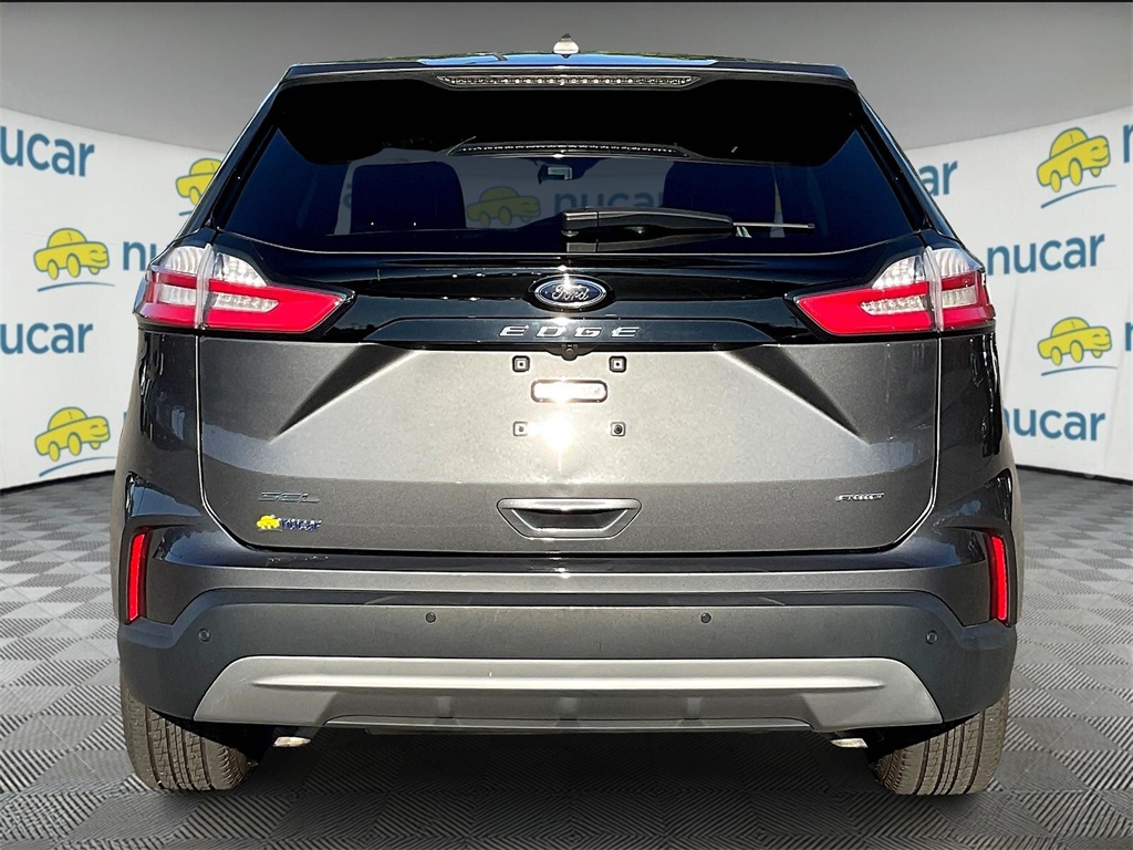 2022 Ford Edge SEL photo 5