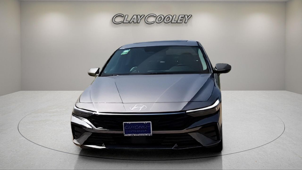 2025 Hyundai Elantra Limited photo 2