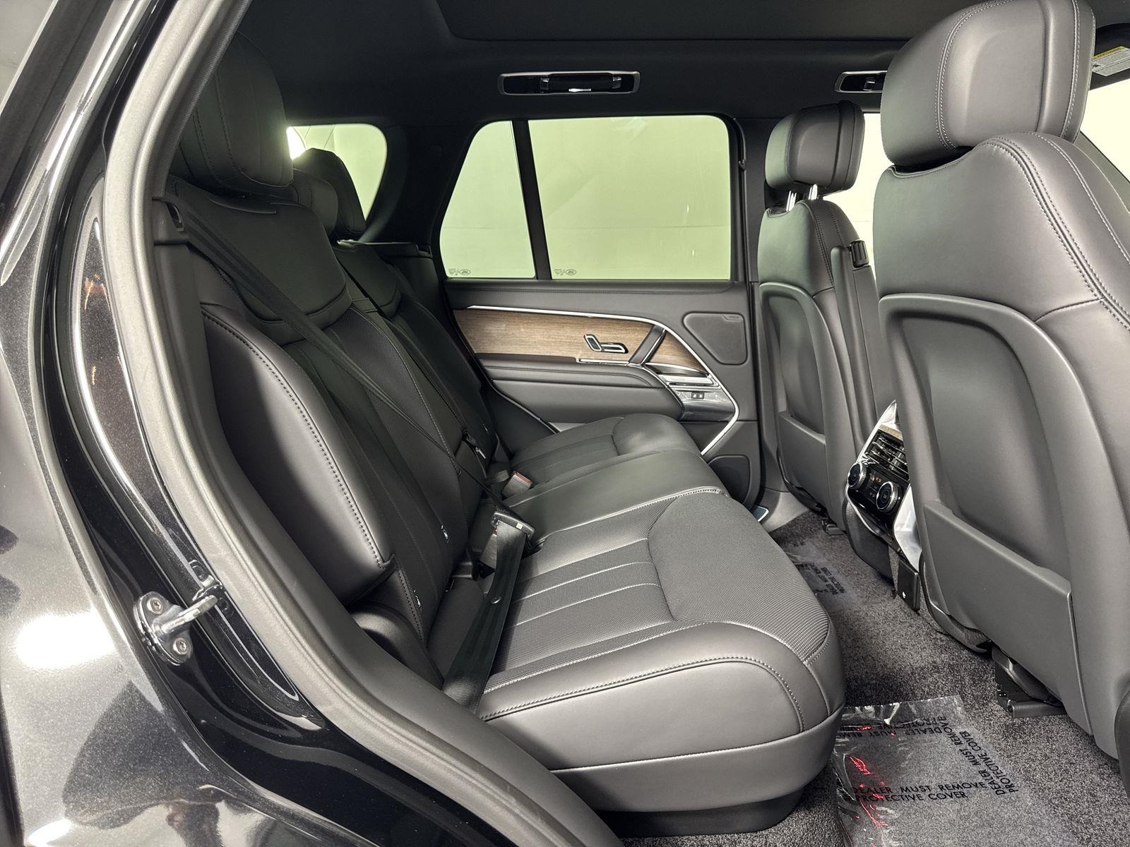 2025 Land Rover Range Rover SE photo 30