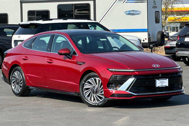 2025 Hyundai Sonata Hybrid Limited photo 2