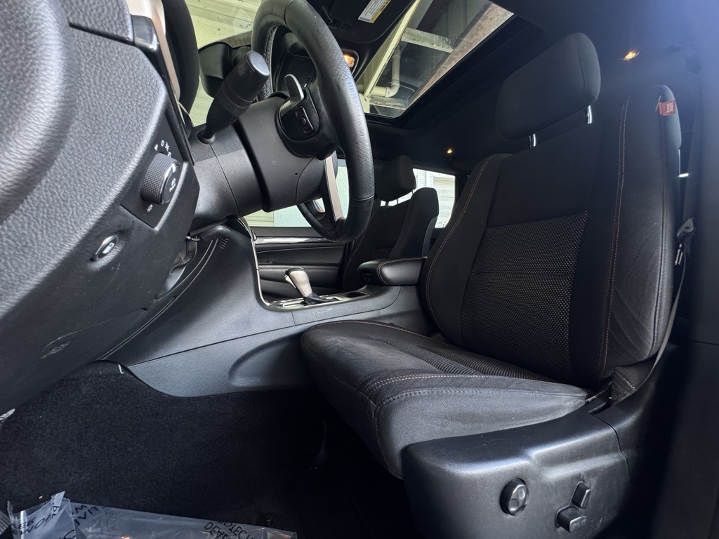 2017 Jeep Grand Cherokee Anniversary Edition photo 10