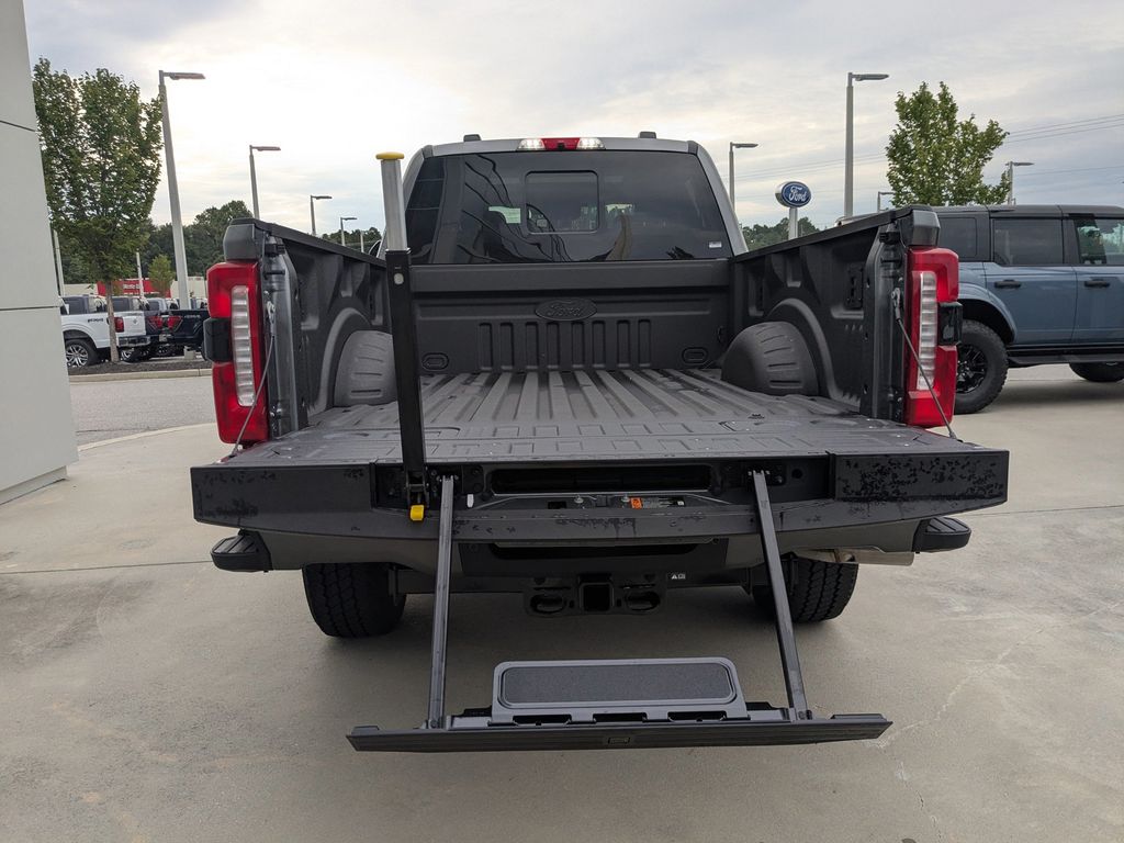 2025 Ford F-250 Lariat photo 12