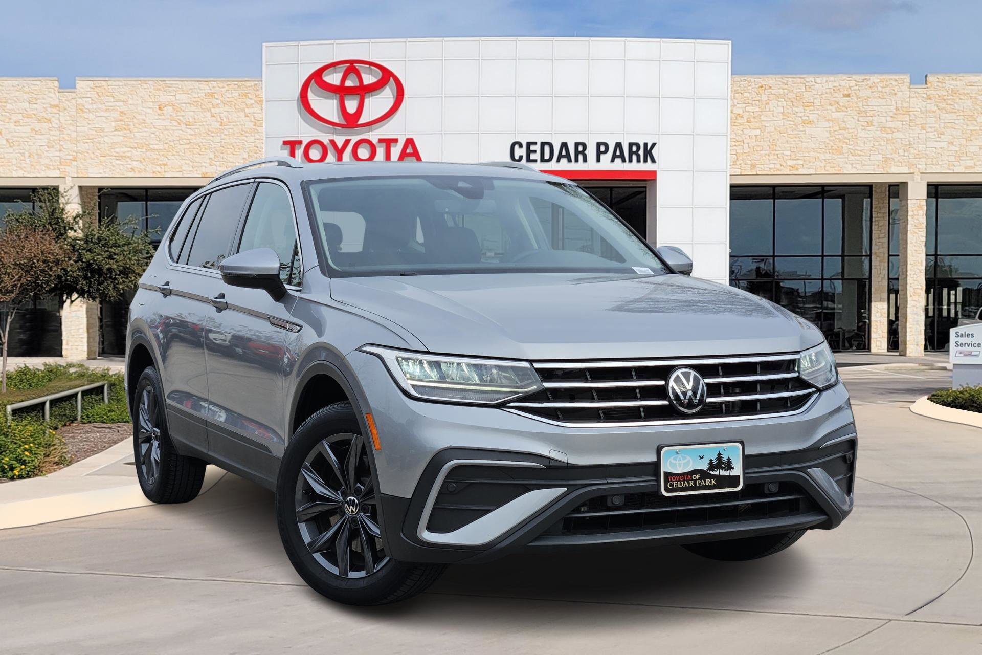 2022 Volkswagen Tiguan SE's photo