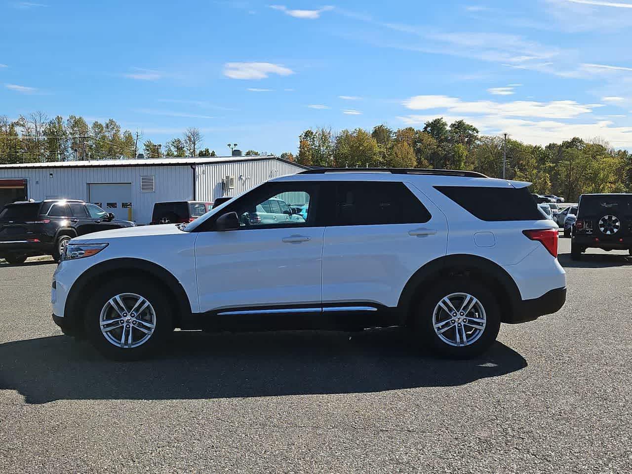 2023 Ford Explorer XLT photo 2