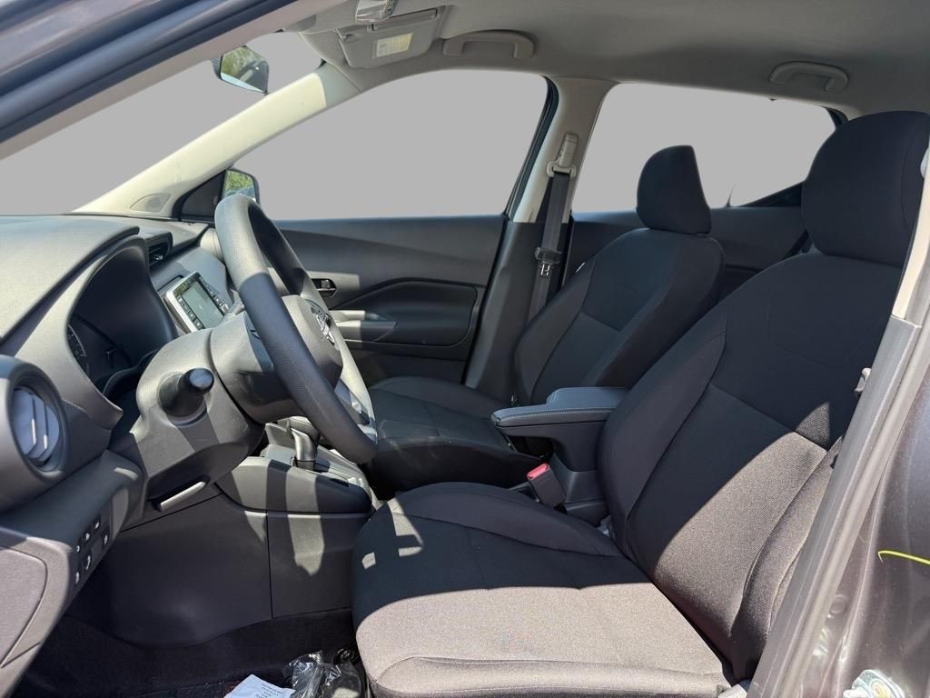 2025 Nissan Kicks Play S photo 17
