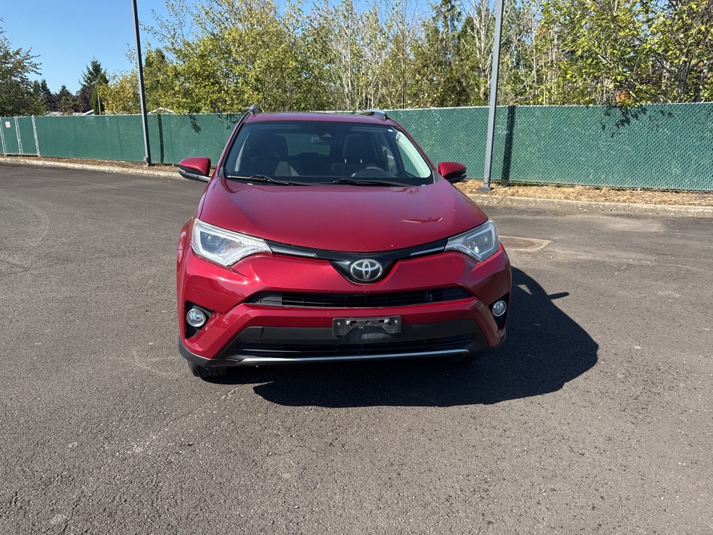 2018 Toyota RAV4 XLE photo 2
