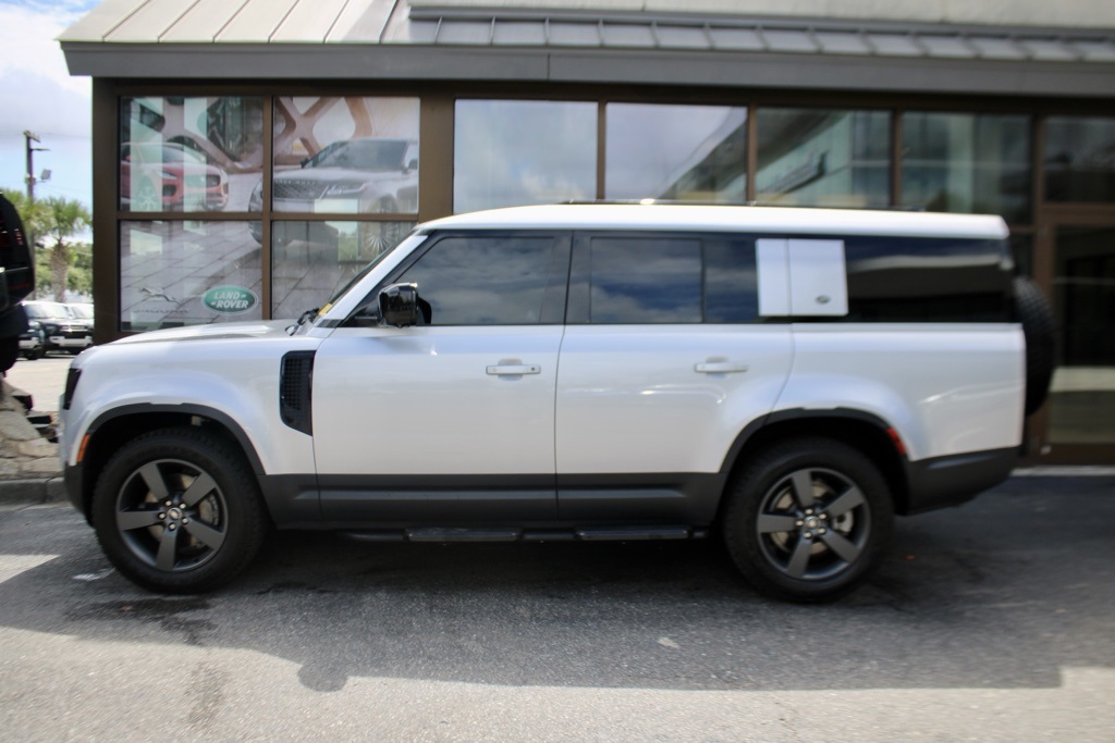 2023 Land Rover Defender 130 SE photo 2