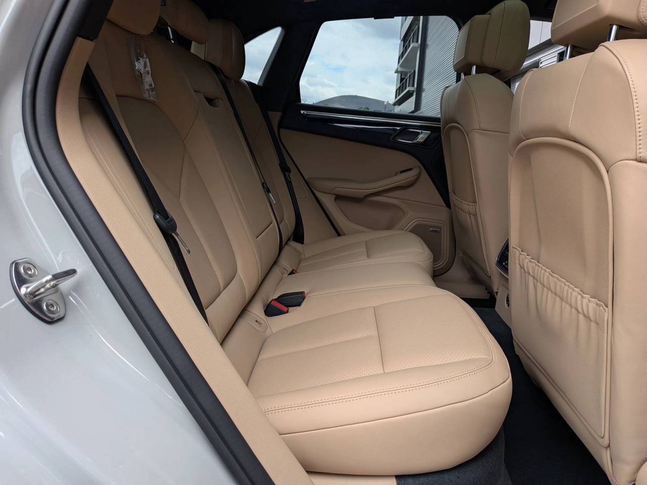 2026 Porsche Macan T photo 21