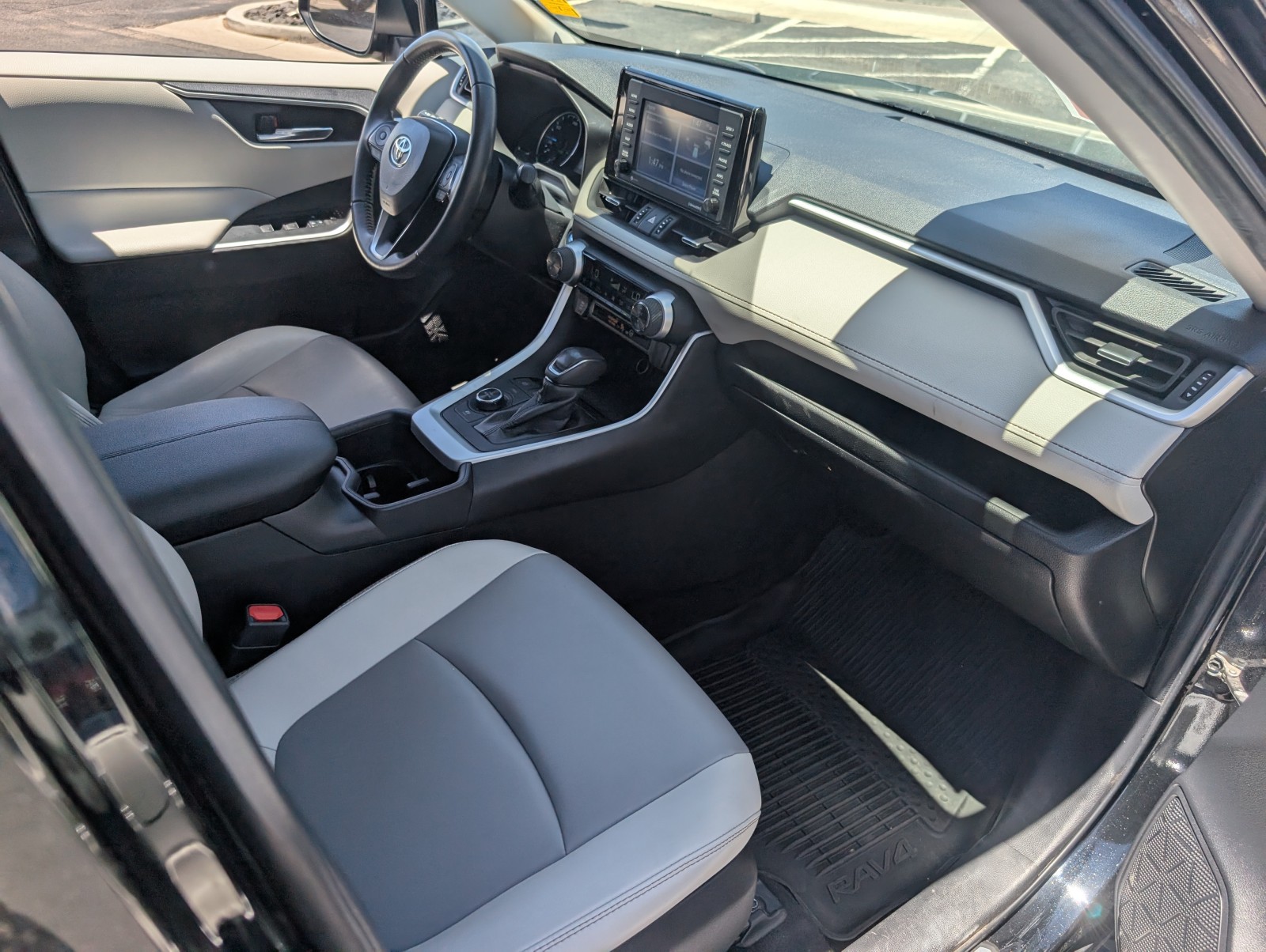 Used 2022 Midnight Black Metallic Toyota Hybrid XLE Premium image 18