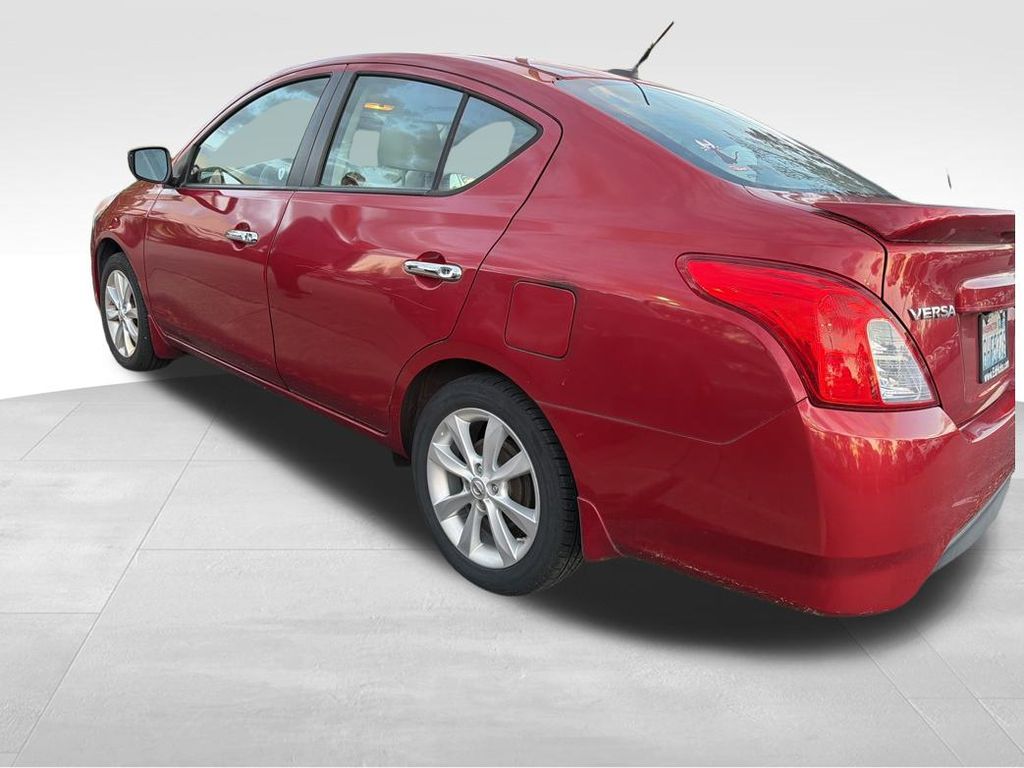 2015 Nissan Versa 1.6 SL photo 2