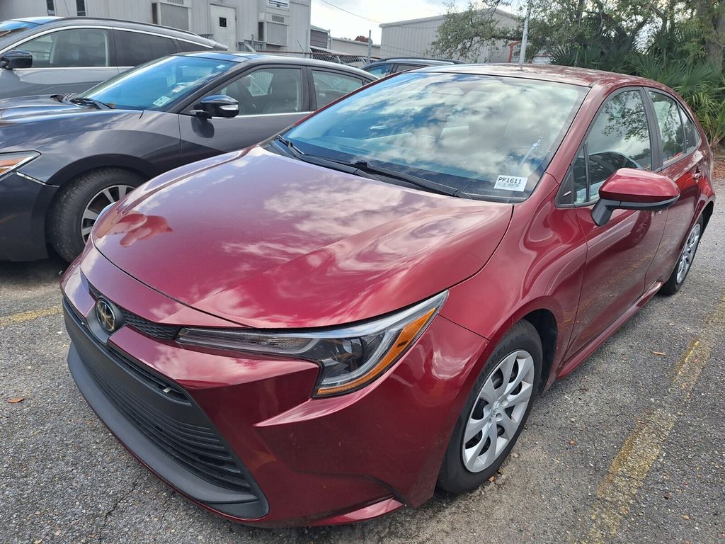 2023 Toyota Corolla LE's photo