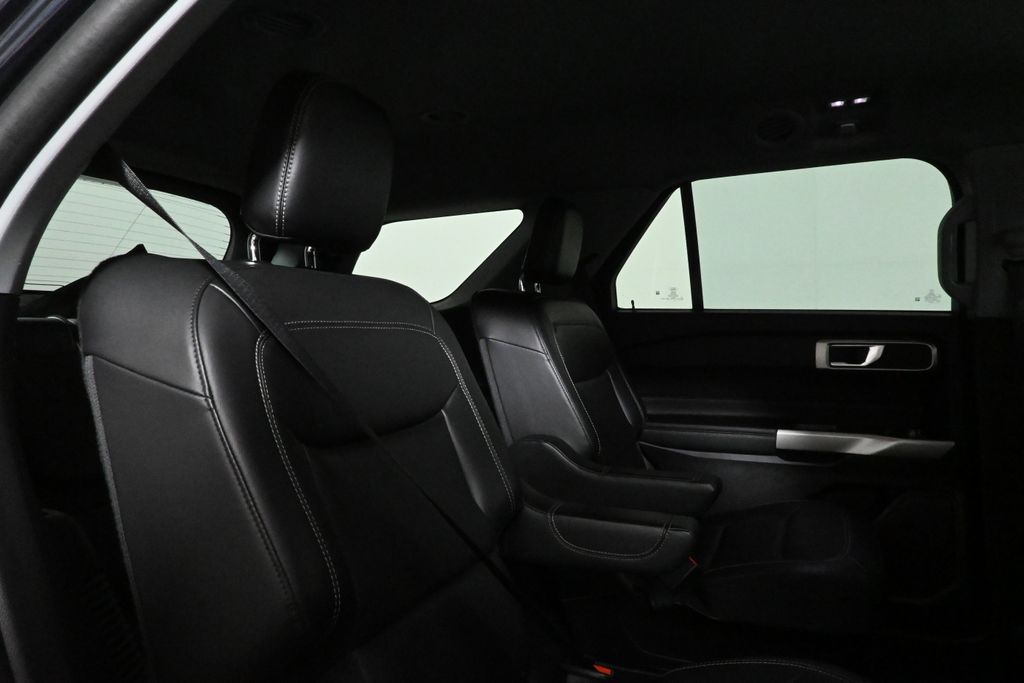 2023 Ford Explorer XLT photo 35