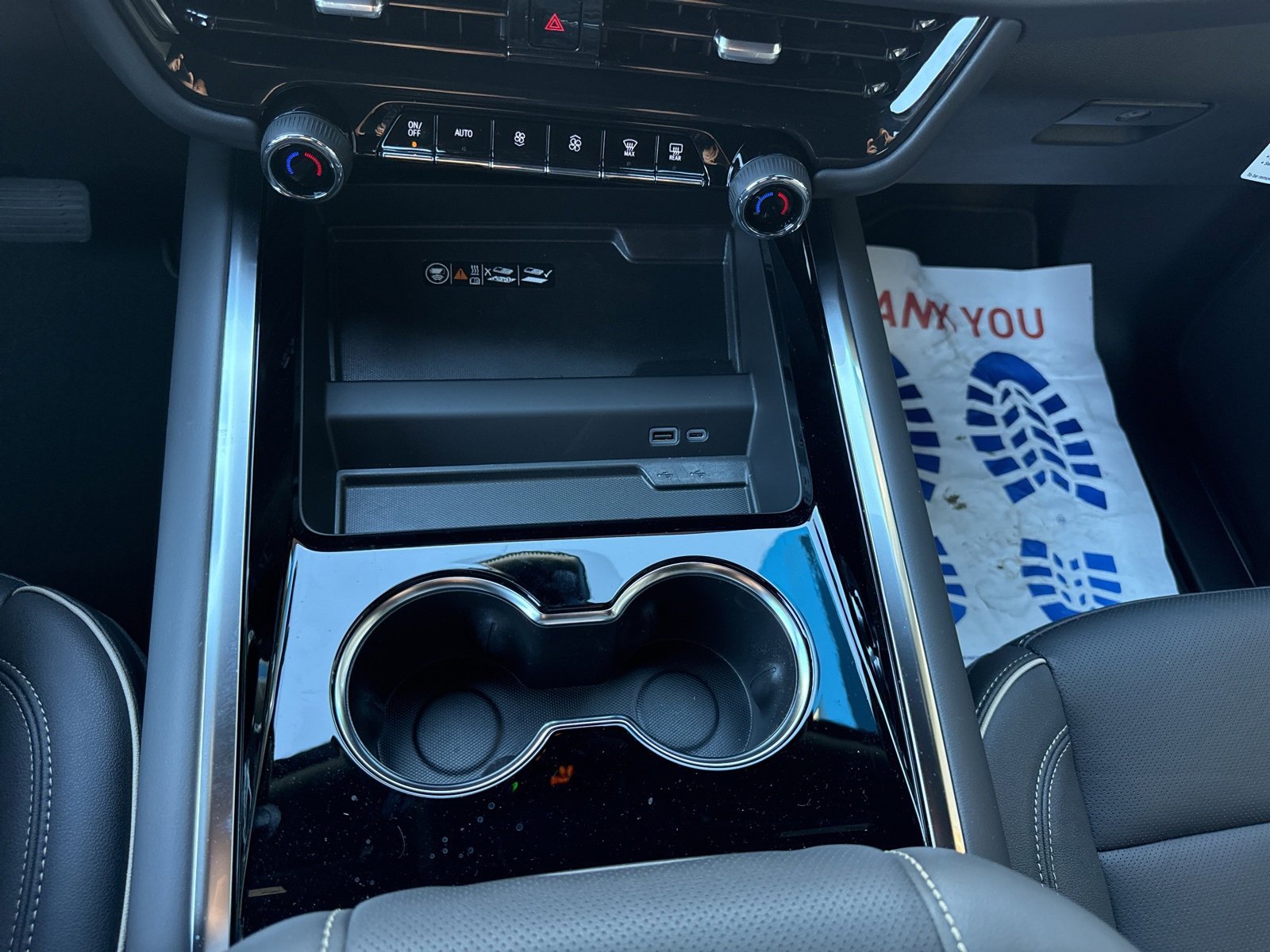 2025 Chevrolet Suburban Premier photo 26