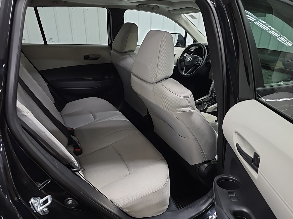 2022 Toyota Corolla Cross LE photo 16
