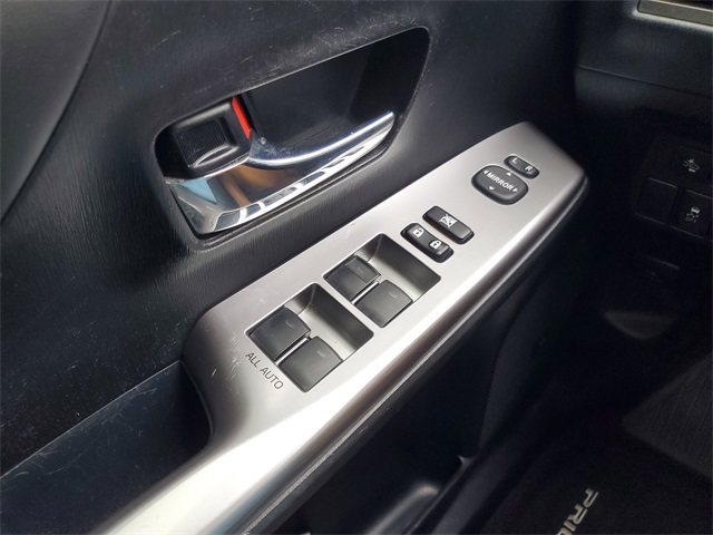 2017 Toyota Prius V Five photo 26