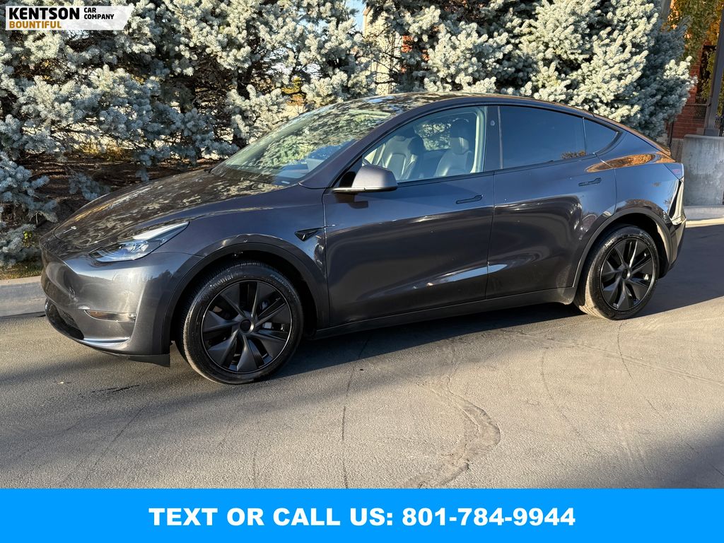 2025 Tesla Model Y Long Range's photo