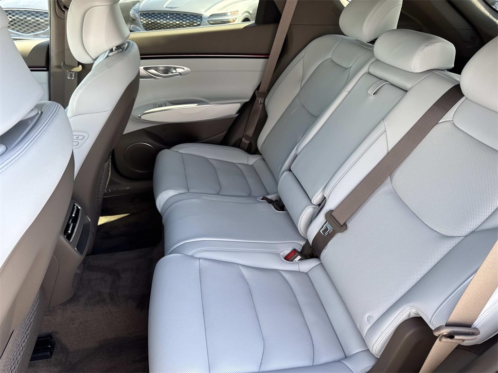 2026 Genesis GV70 2.5T Advanced photo 10