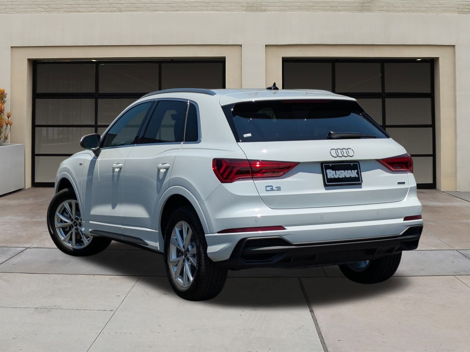 2025 Audi Q3 S line Premium photo 3