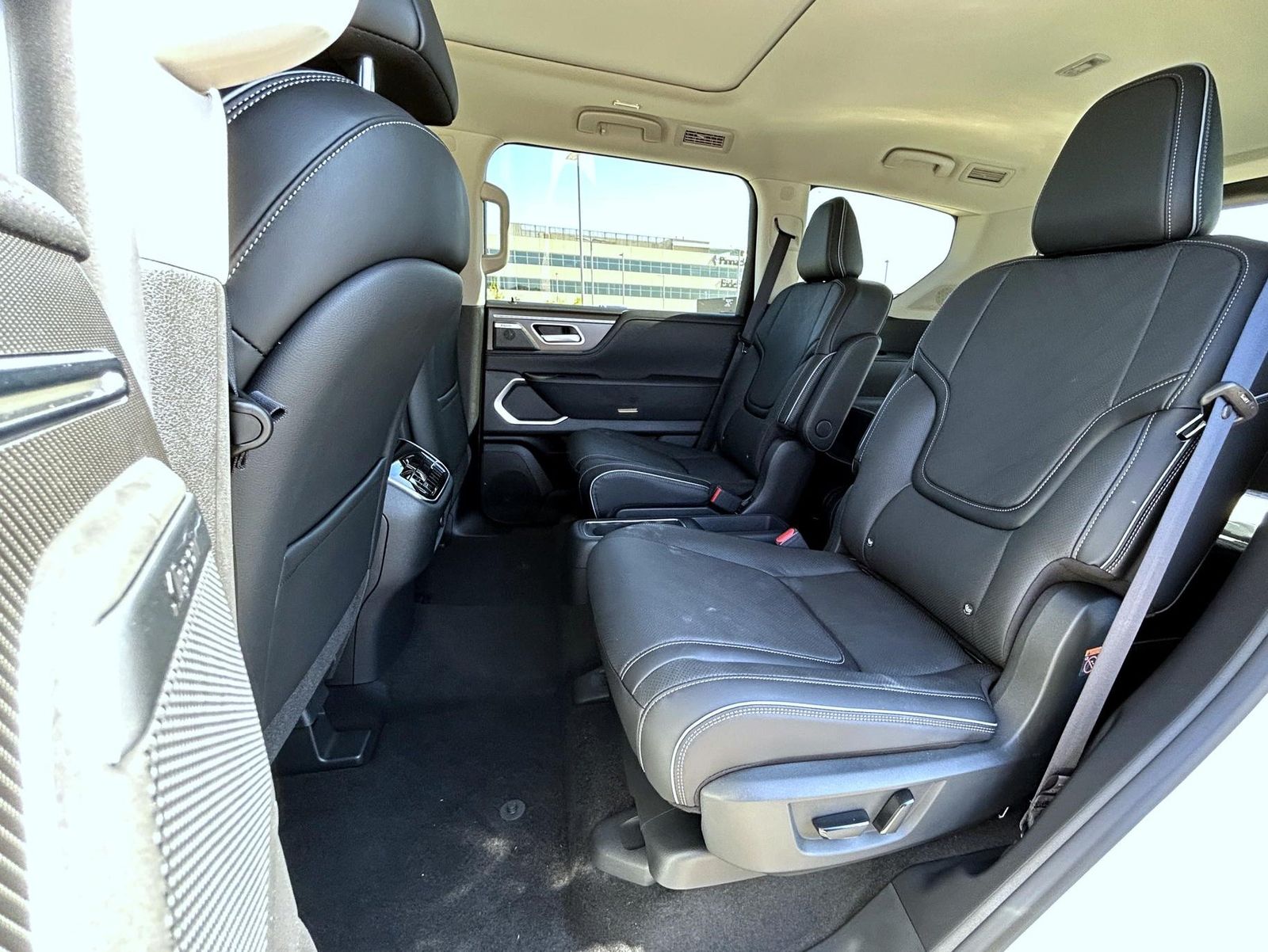 2026 Infiniti QX80 Luxe photo 11