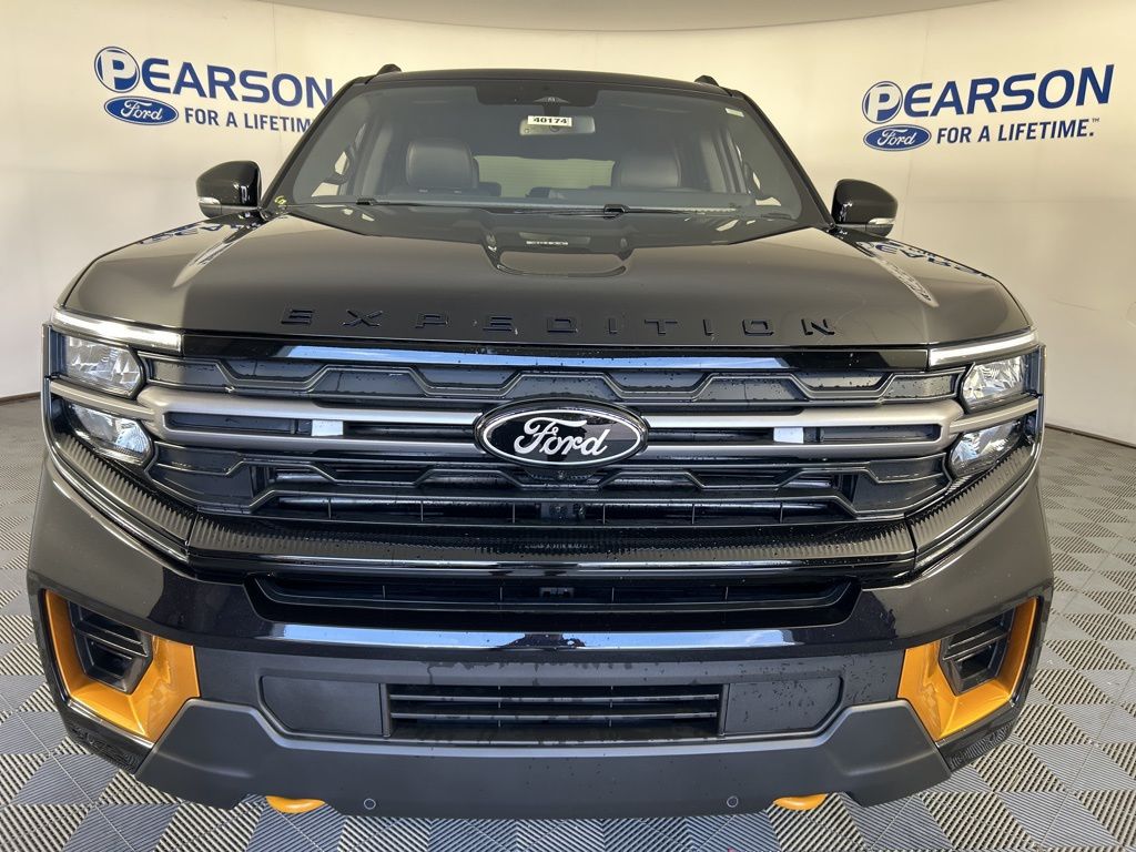 2025 Ford Expedition photo 2