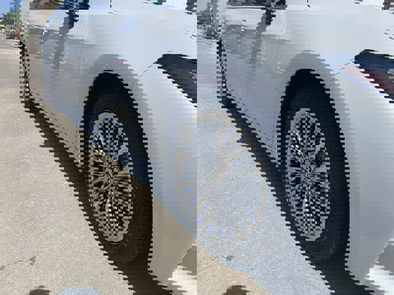 2022 Toyota Avalon Limited photo 10