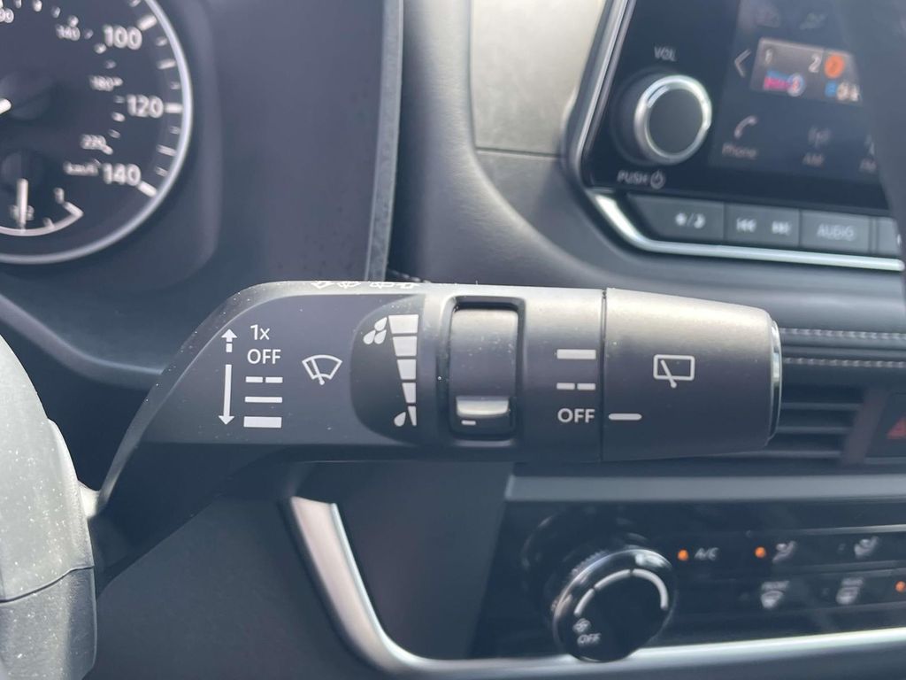 2025 Nissan Rogue S photo 18