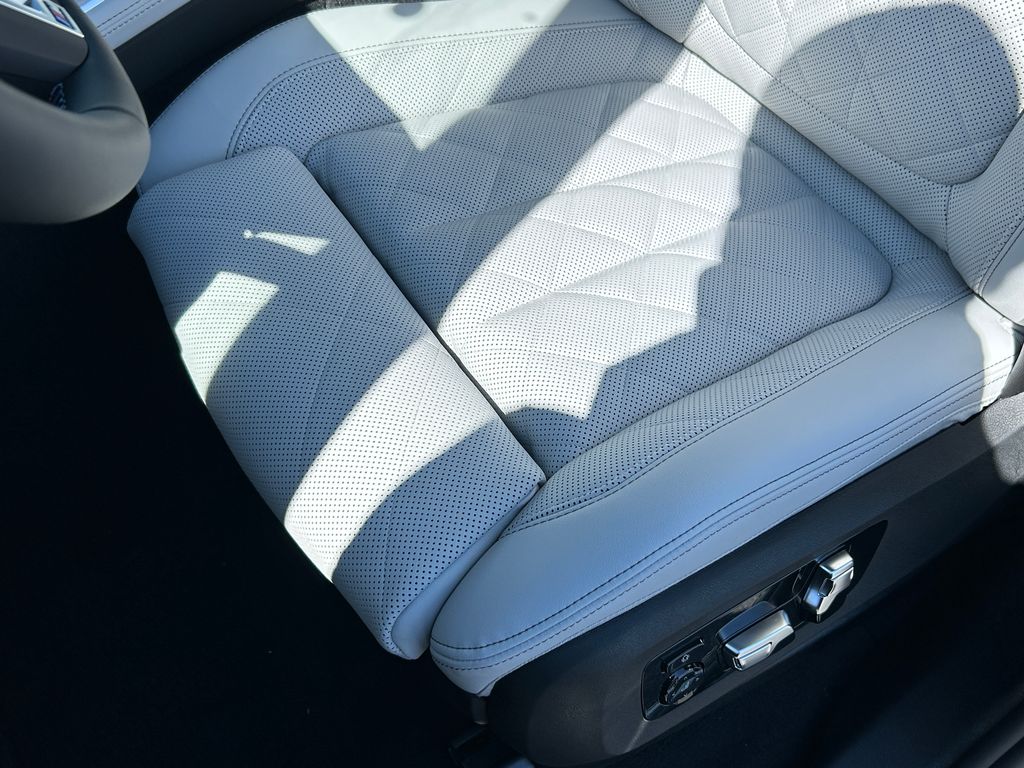 2026 Bmw X5 M60i photo 15