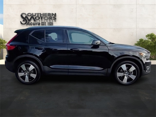 2021 Volvo XC40 Momentum photo 26
