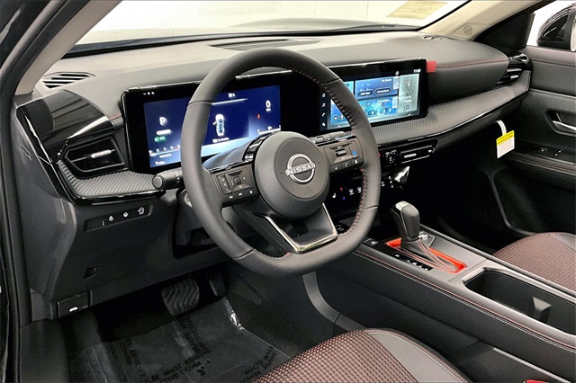 2025 Nissan Kicks SR photo 3