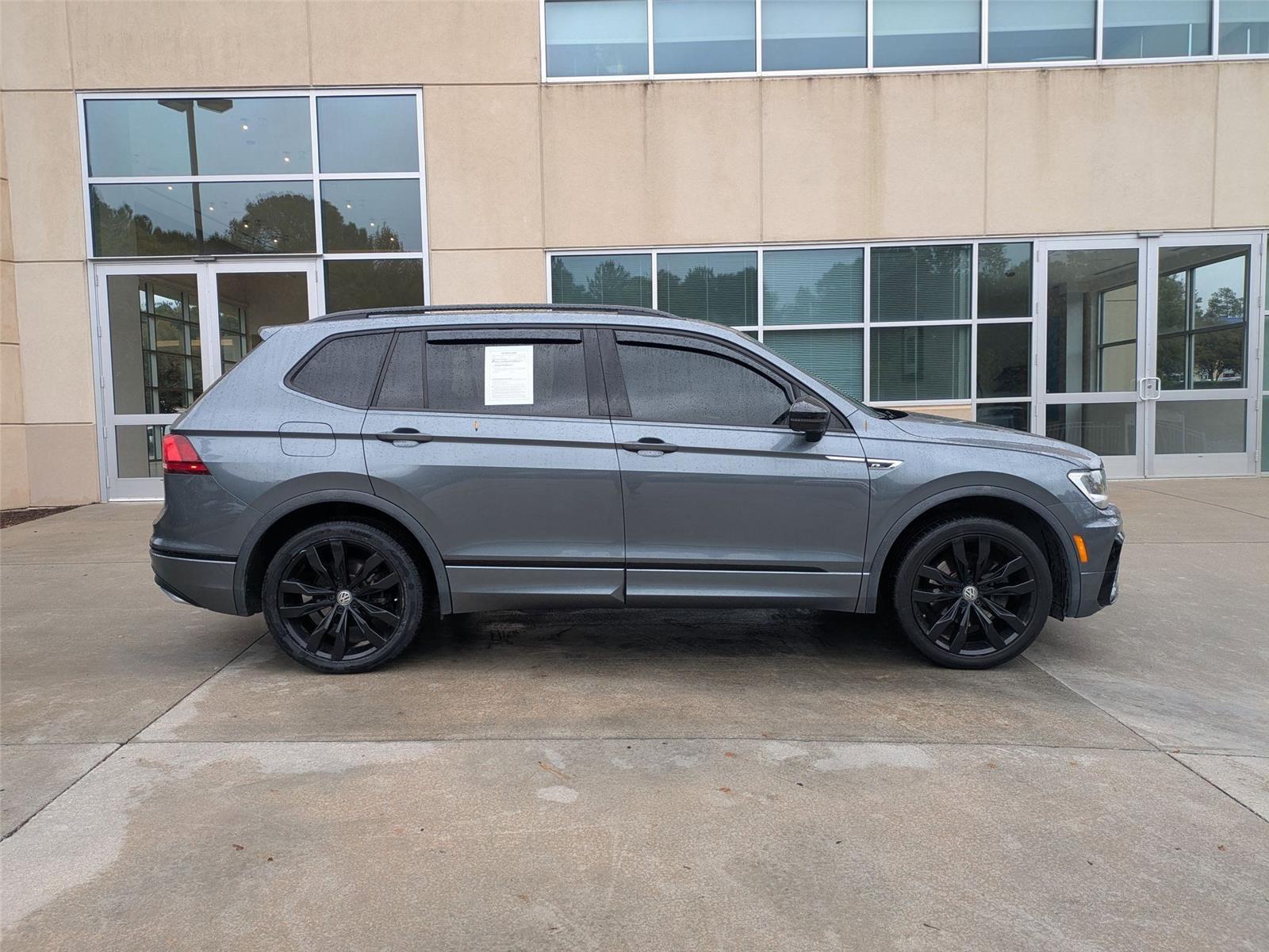 2020 Volkswagen Tiguan SE photo 3