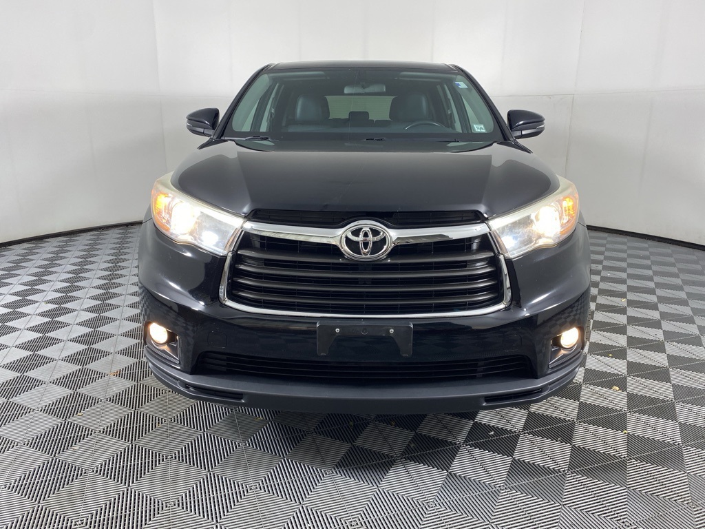 2016 Toyota Highlander LE Plus photo 2