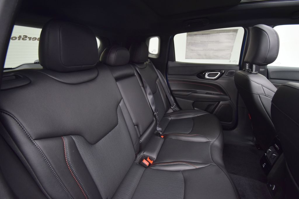 2025 Jeep Compass Trailhawk photo 14