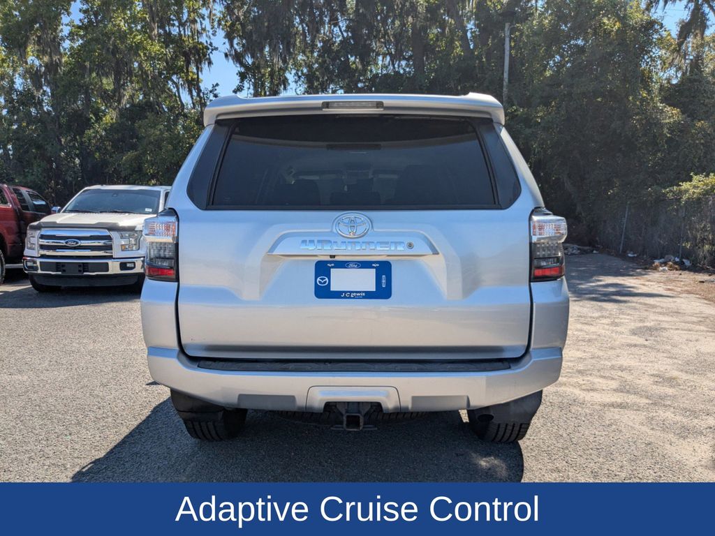 2020 Toyota 4Runner SR5 photo 4