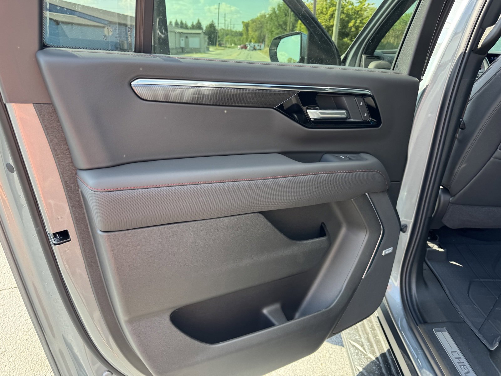 2026 Chevrolet Suburban RST photo 19