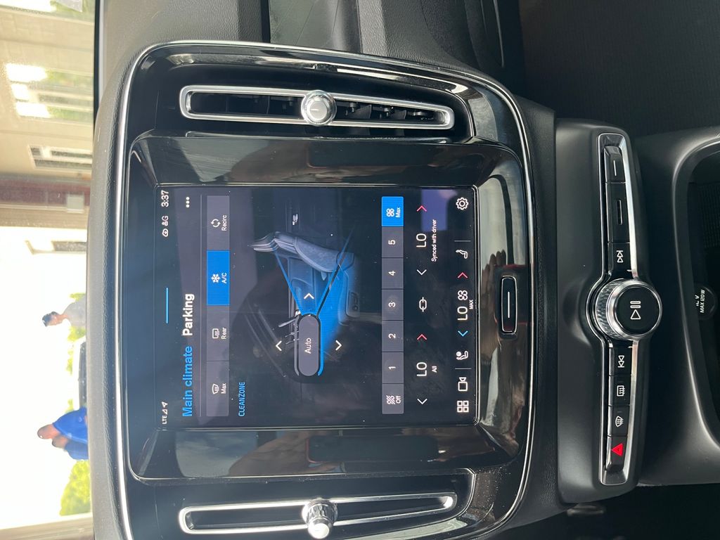 2024 Volvo XC40 Recharge Ultimate photo 11