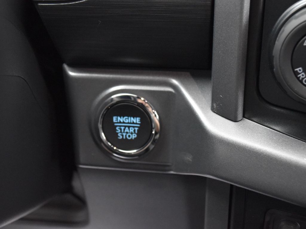 2025 Ford F-150 XLT photo 19