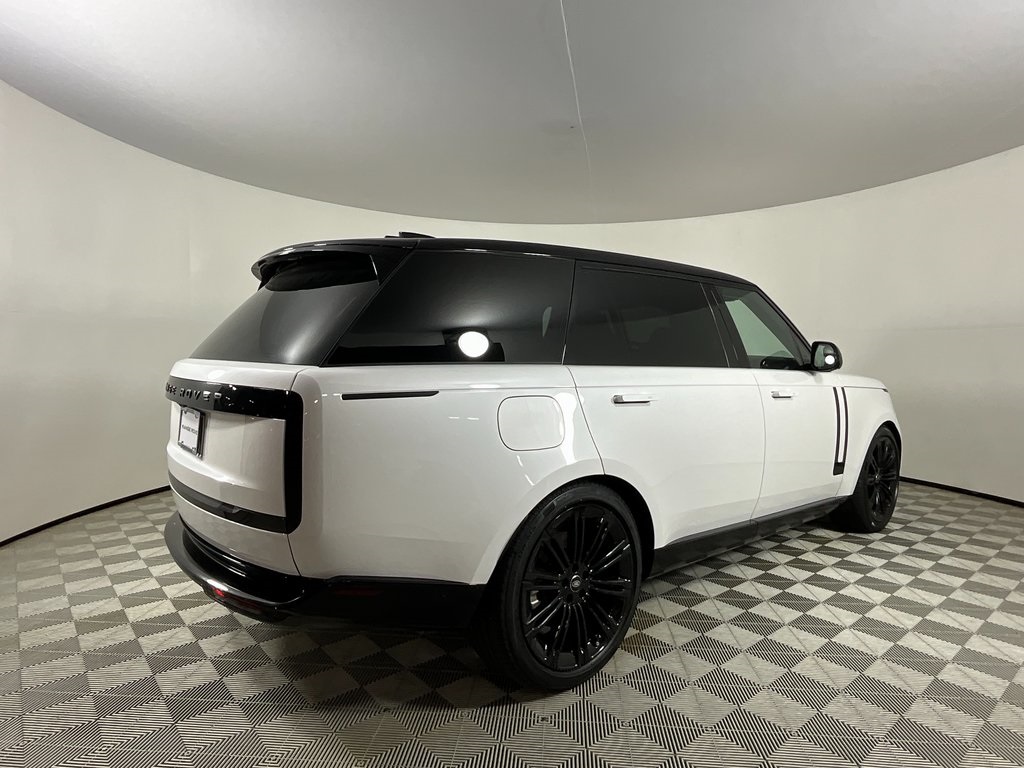 2025 Land Rover Range Rover SE photo 2
