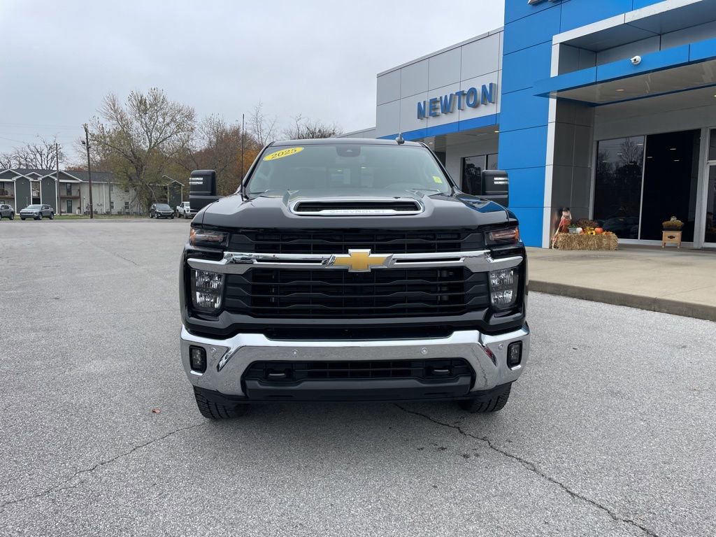 2025 Chevrolet Silverado 2500HD LT photo 2