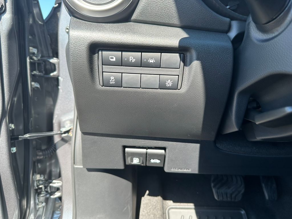 2025 Nissan Versa 1.6 S photo 15