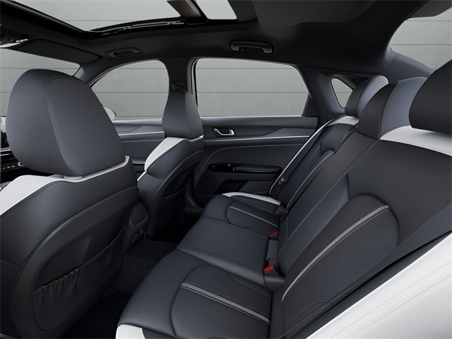 2025 Kia K5 GT-Line photo 17